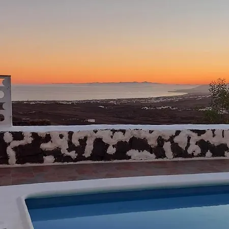 Aloelux !! - Private With Pool , Jacuzzi, Cinema, Massage ,wonderful View, Art Desing Vakantiehuis *