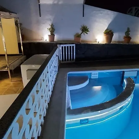 Ferienhaus Aloelux !! - Private With Pool , Jacuzzi, Cinema, Massage ,wonderful View, Art Desing