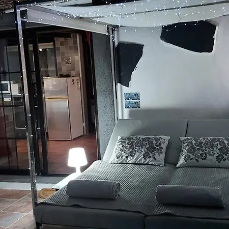 Vakantiehuis Aloelux !! - Private With Pool , Jacuzzi, Cinema, Massage ,wonderful View, Art Desing