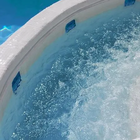 Aloelux !! - Private With Pool , Jacuzzi, Cinema, Massage ,wonderful View, Art Desing *