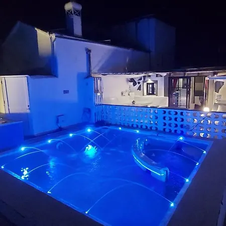 Vakantiehuis Aloelux !! - Private With Pool , Jacuzzi, Cinema, Massage ,wonderful View, Art Desing *